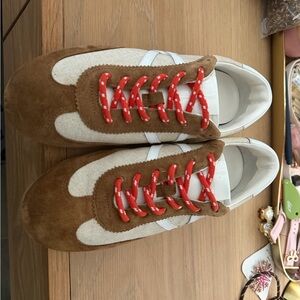 Veronica Beard White and Gold Design